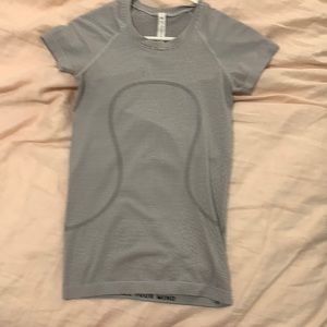 COPY - Lululemon Swiftly Tech Short Sleeve Shirt 2.0 (Tempo Stripe White/Black)…